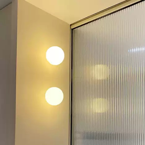 Lámpara de pared Globe: una forma elegante de iluminar tu hogar