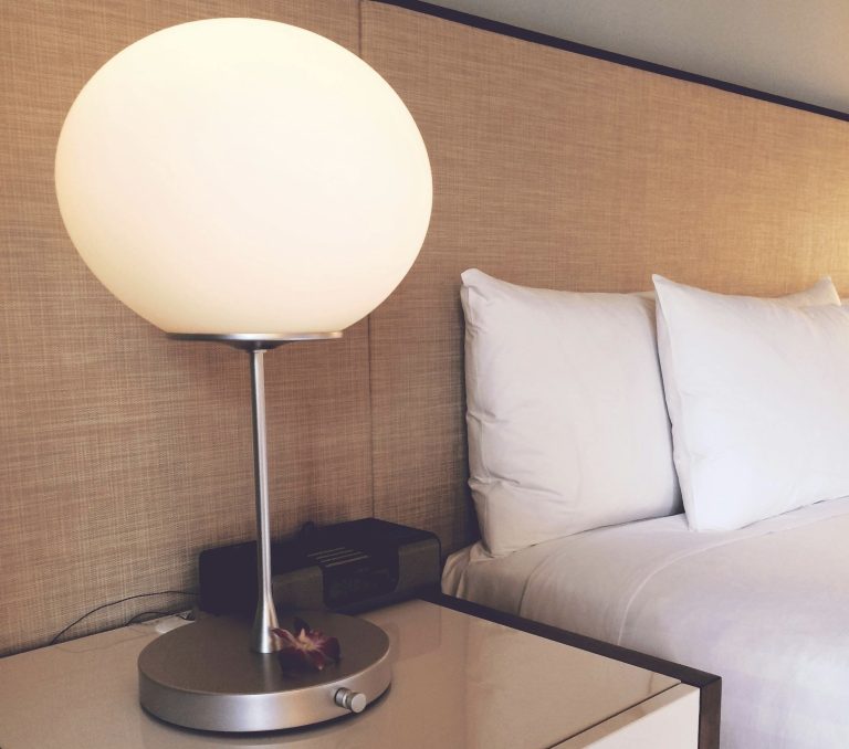 Lámparas de mesa de metal: iluminando tu hogar con estilo