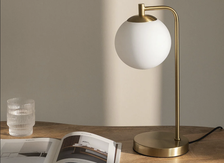 Lámpara de mesa de bolas de seda estilo minimalista moderno para estudio