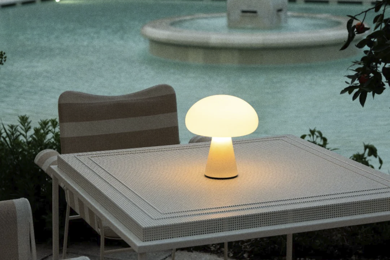 Lámpara de mesa portátil con batería integrada Obello para camping al aire libre