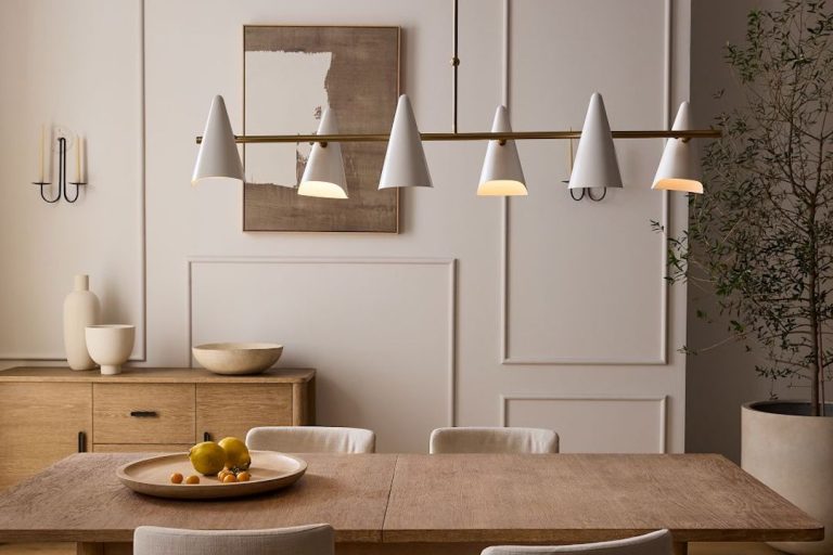 Chandeliers lineales modernos y simples para mesas de comedor
