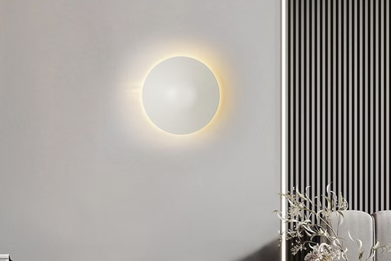 La moderna lámpara LED de pared para patio y pasillo al aire libre