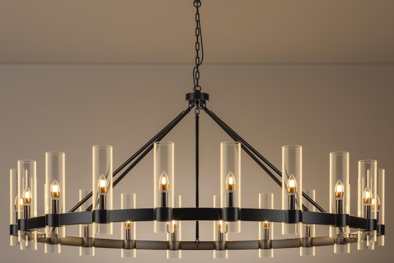 El impresionante candelabro moderno de metal